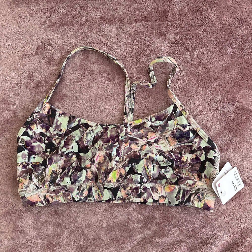 NWT FLOW Y BRA LULULEMON PATTERN